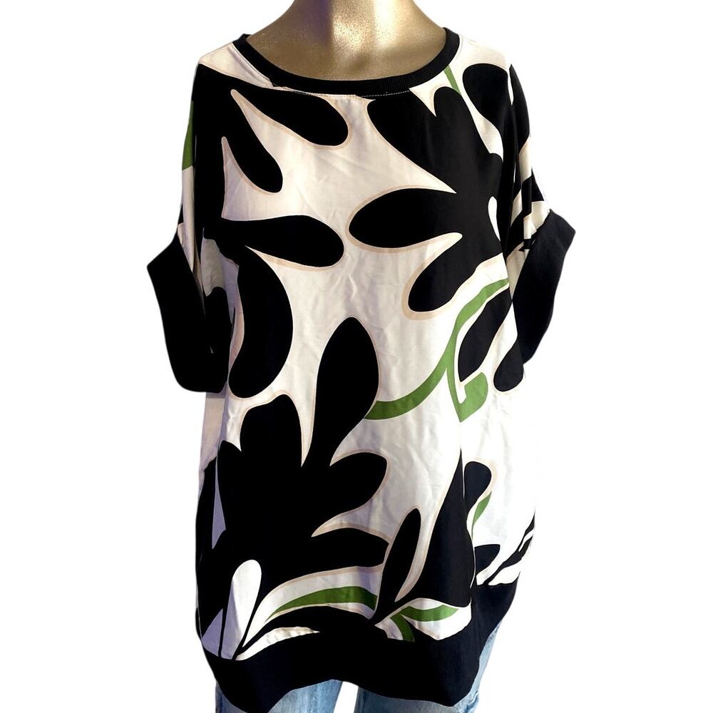 NWT Chico's Size 3 XL Ecru Satin Front Short Sleeve Knit Top Graphic Print